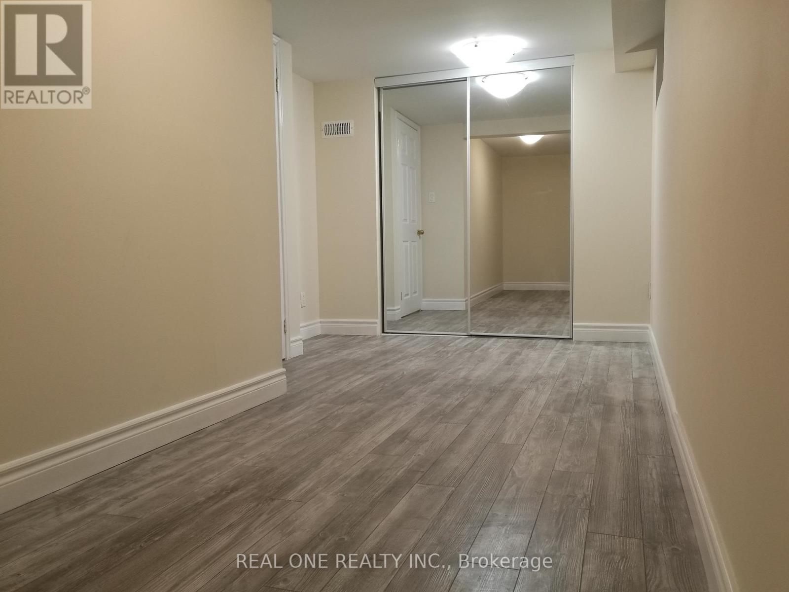 349 Browndale Crescent, Richmond Hill, Ontario  L4C 3J3 - Photo 6 - N12857356