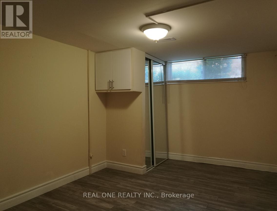 349 Browndale Crescent, Richmond Hill, Ontario  L4C 3J3 - Photo 7 - N12857356