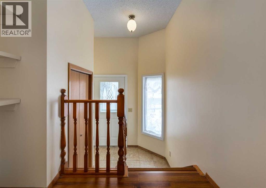 60 Macewan Glen Drive Nw, Calgary, Alberta  T3K 2C5 - Photo 2 - A2288560