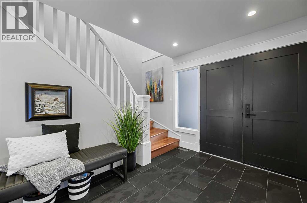 116 Bay View Drive Sw, Calgary, Alberta  T2V 3N8 - Photo 3 - A2290737