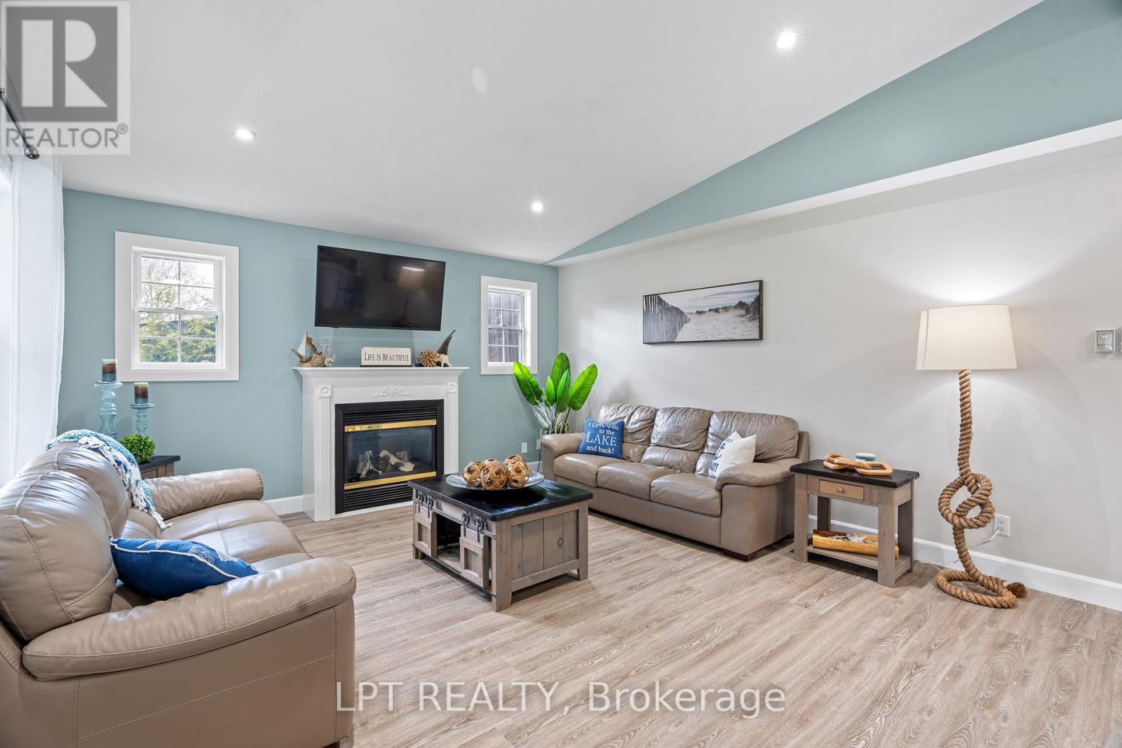 7652 Riverside Drive, Lambton Shores, Ontario  N0M 2L0 - Photo 10 - X12857372