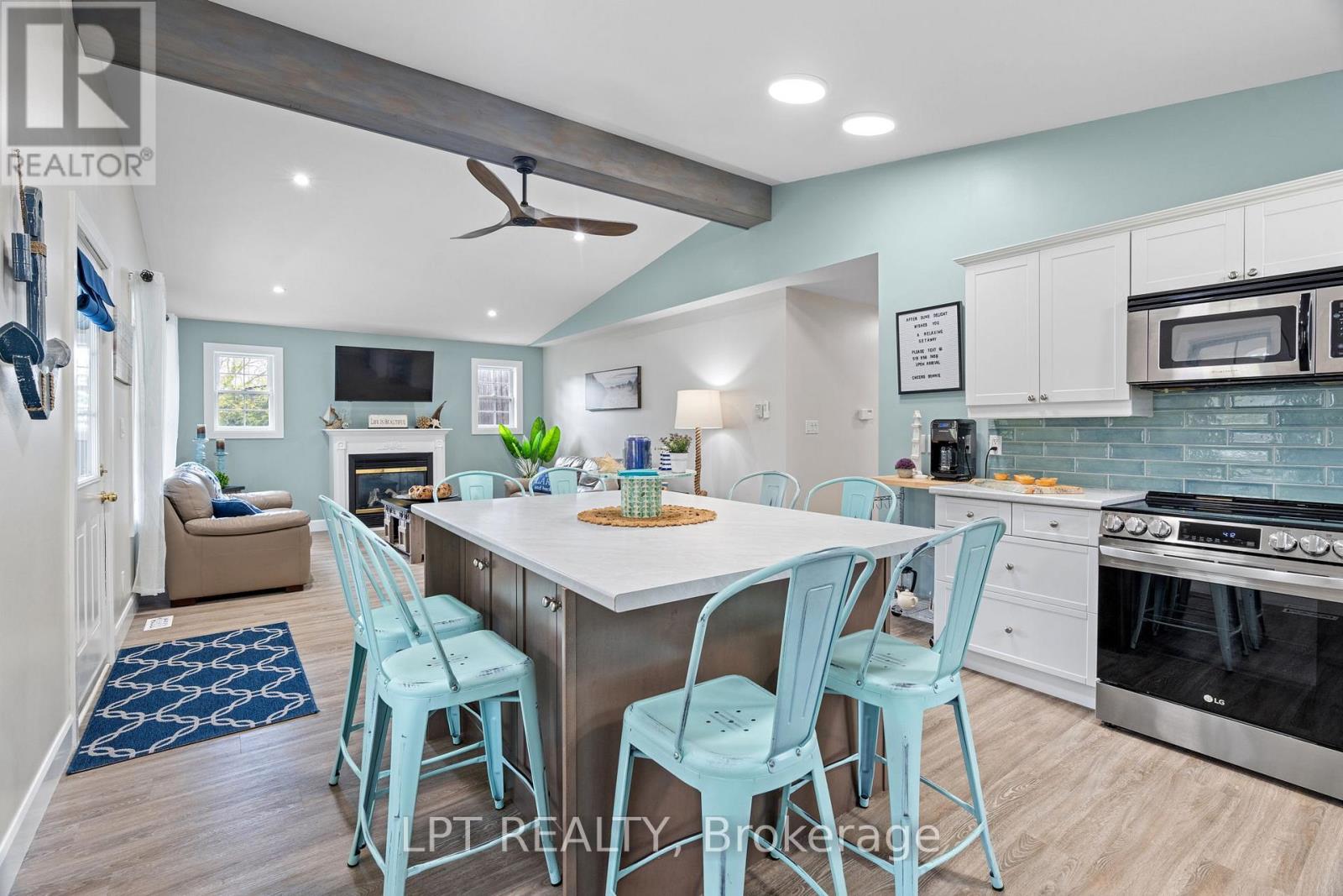 7652 Riverside Drive, Lambton Shores, Ontario  N0M 2L0 - Photo 9 - X12857372