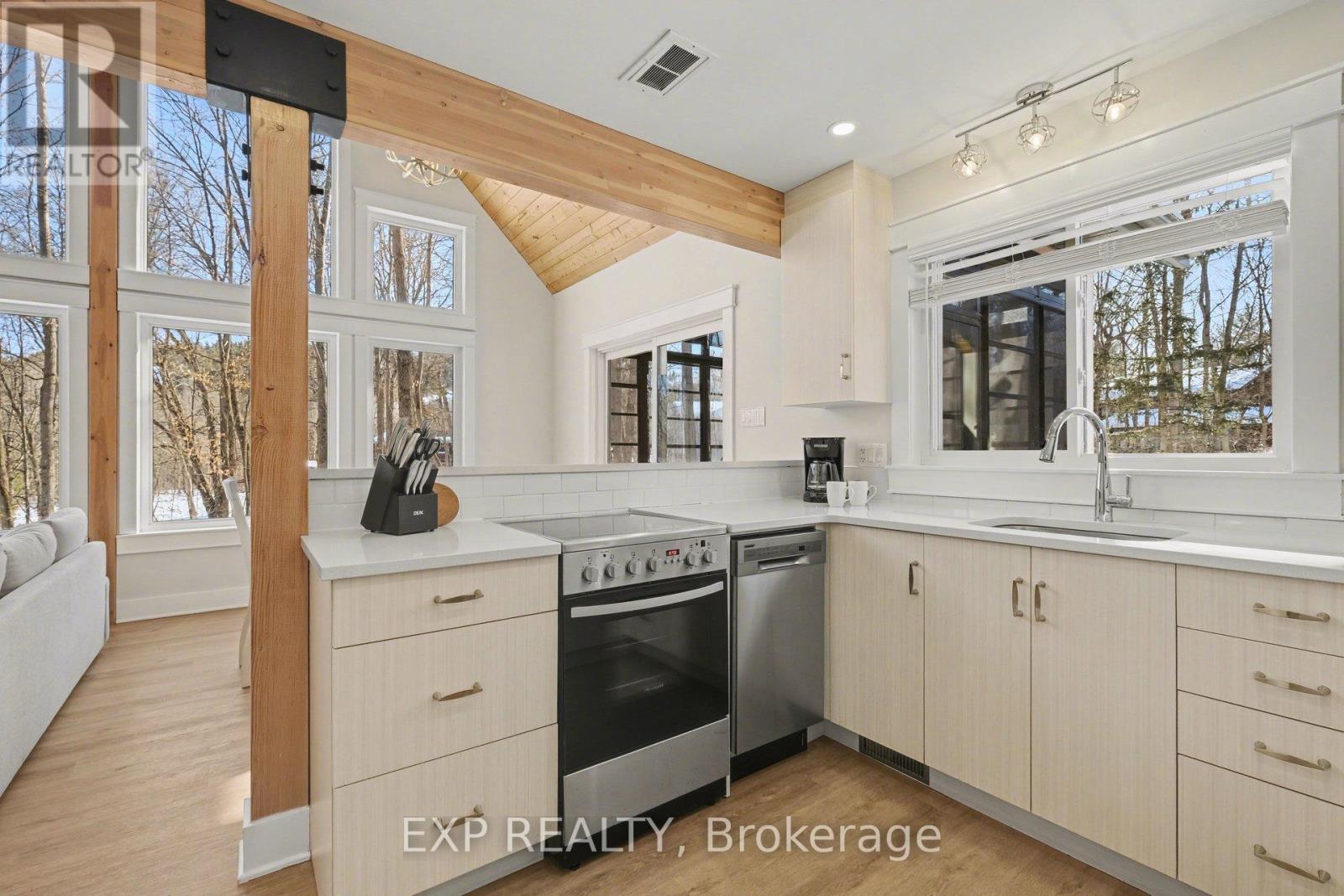 20 Crestview Drive, Greater Madawaska, Ontario  K0J 1H0 - Photo 11 - X12857374