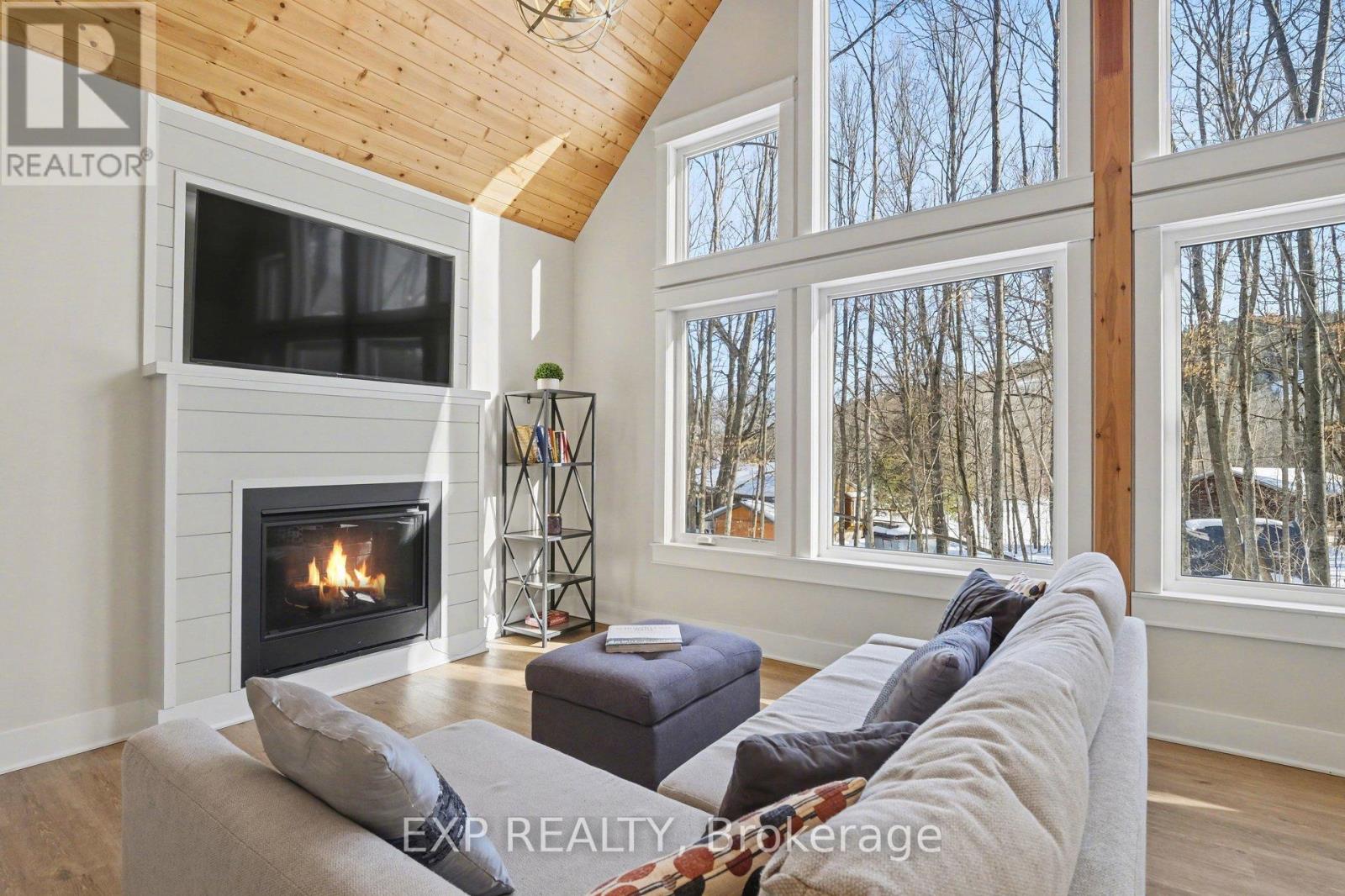 20 Crestview Drive, Greater Madawaska, Ontario  K0J 1H0 - Photo 5 - X12857374