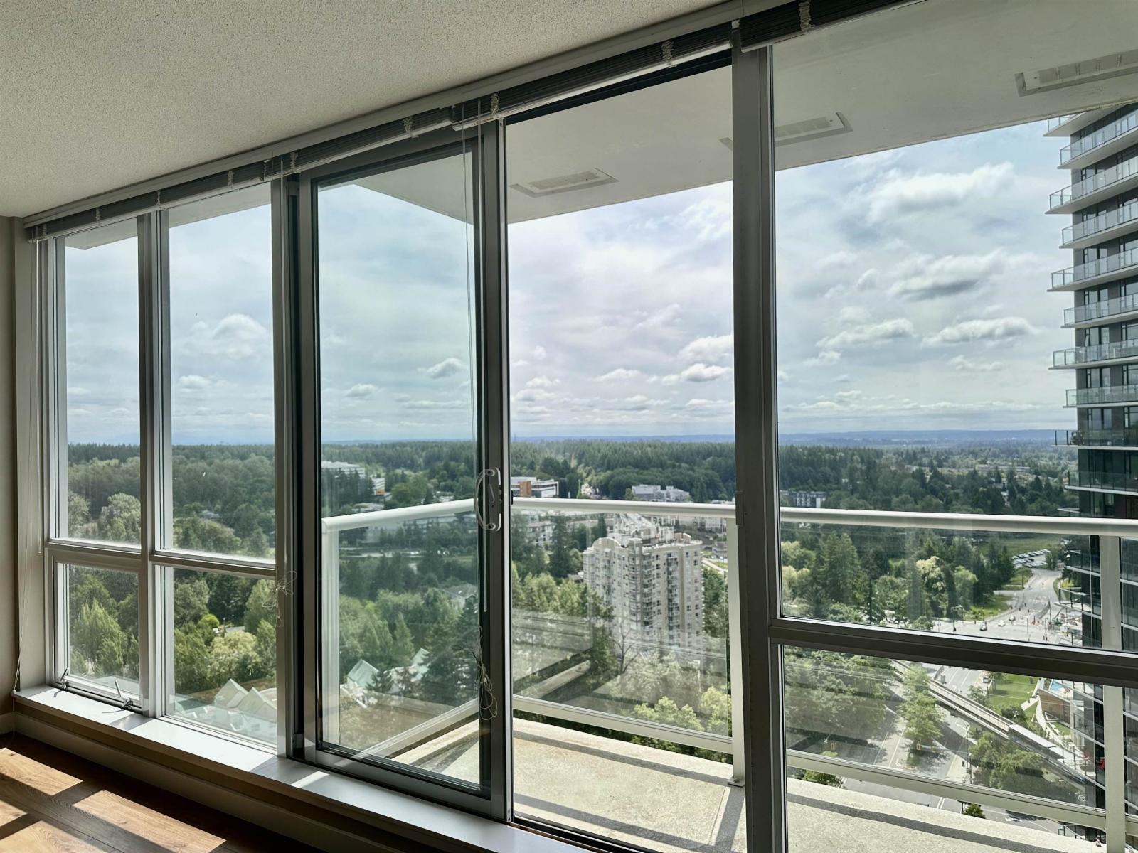 2805 9981 Whalley Boulevard, Surrey, British Columbia  V3T 0G6 - Photo 2 - R3097153