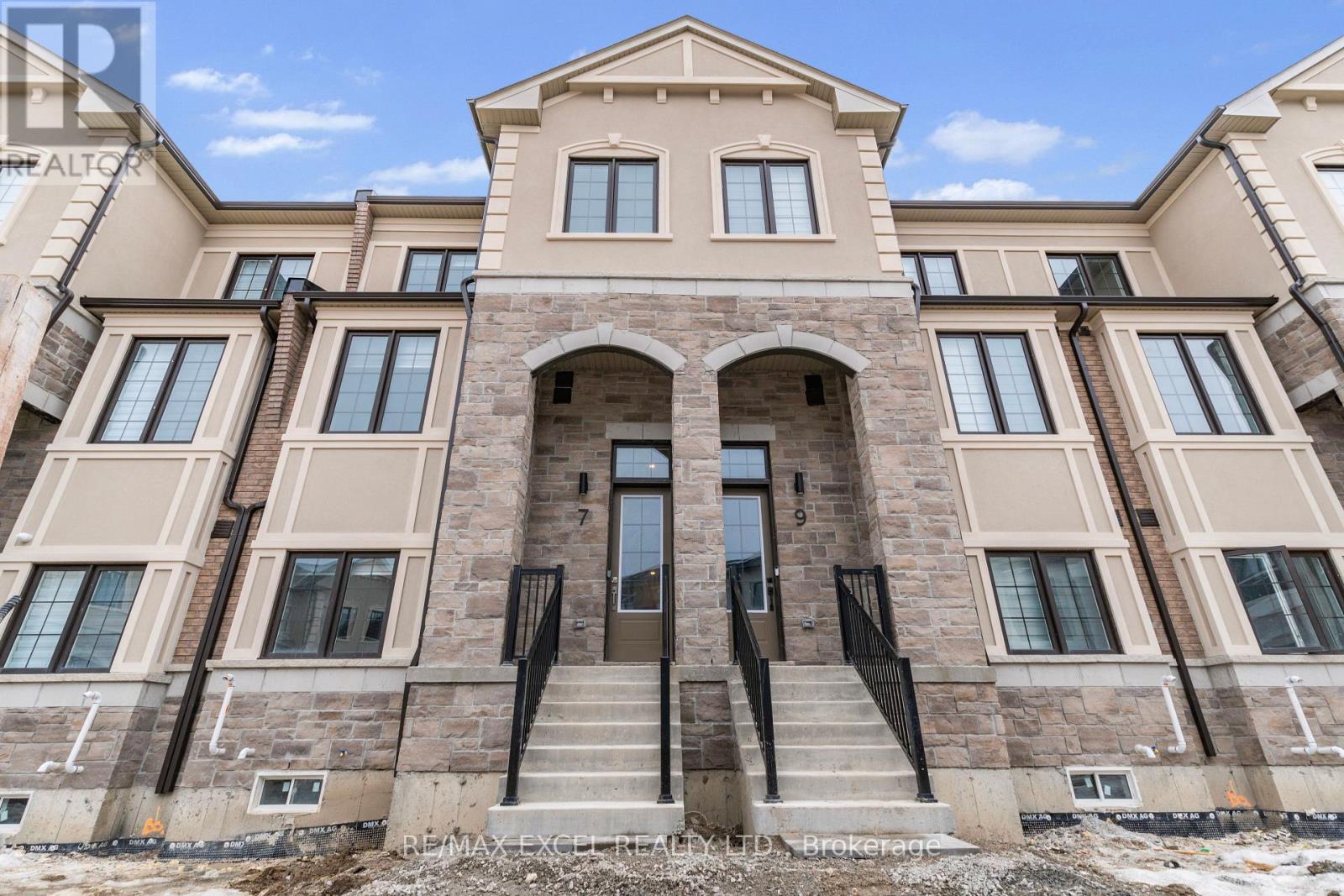 7 PEACE LANE, richmond hill (headford business park), Ontario