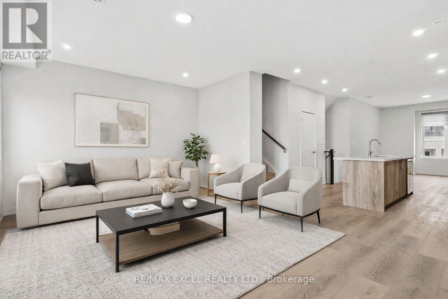 7 Peace Lane, Richmond Hill, Ontario  L4B 0J4 - Photo 3 - N12857378