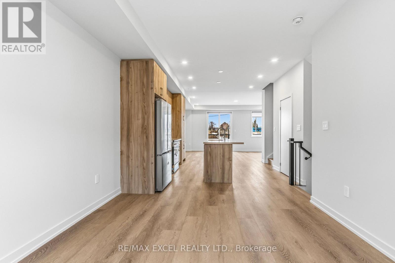 7 Peace Lane, Richmond Hill, Ontario  L4B 0J4 - Photo 9 - N12857378