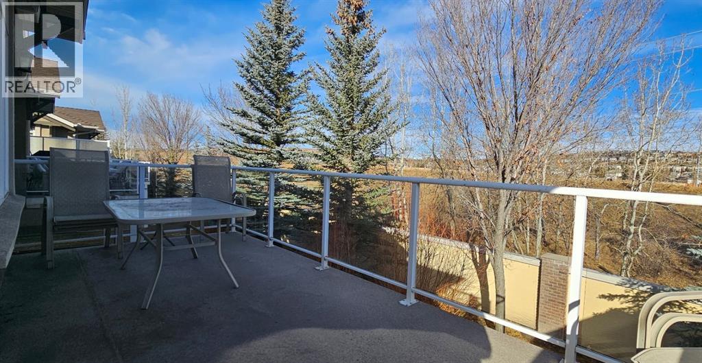 14 Discovery Woods Villas Sw, Calgary, Alberta  T3H 5A6 - Photo 6 - A2273726