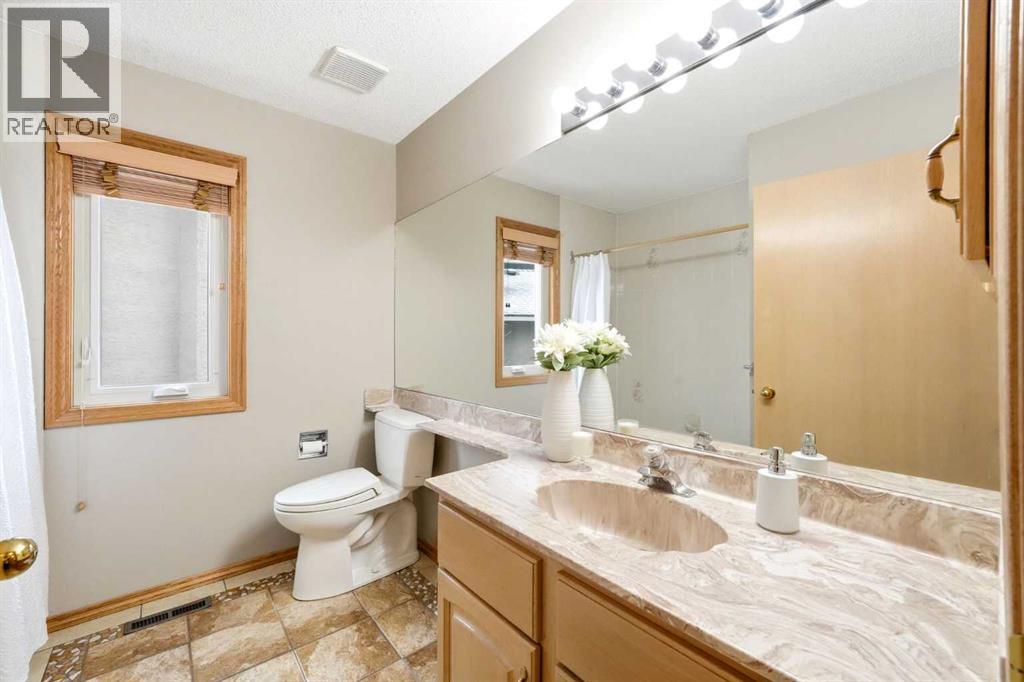 220 Mckenzie Lake Cove Se, Calgary, Alberta  T2Z 1M4 - Photo 20 - A2279570