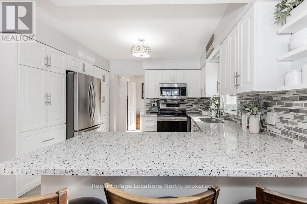 1180 River Road W, Wasaga Beach, Ontario  L9Z 2W7 - Photo 19 - S12857408