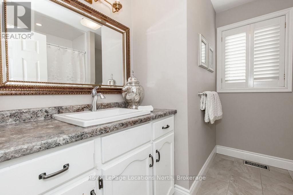 1180 River Road W, Wasaga Beach, Ontario  L9Z 2W7 - Photo 32 - S12857408