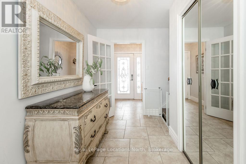 1180 River Road W, Wasaga Beach, Ontario  L9Z 2W7 - Photo 5 - S12857408