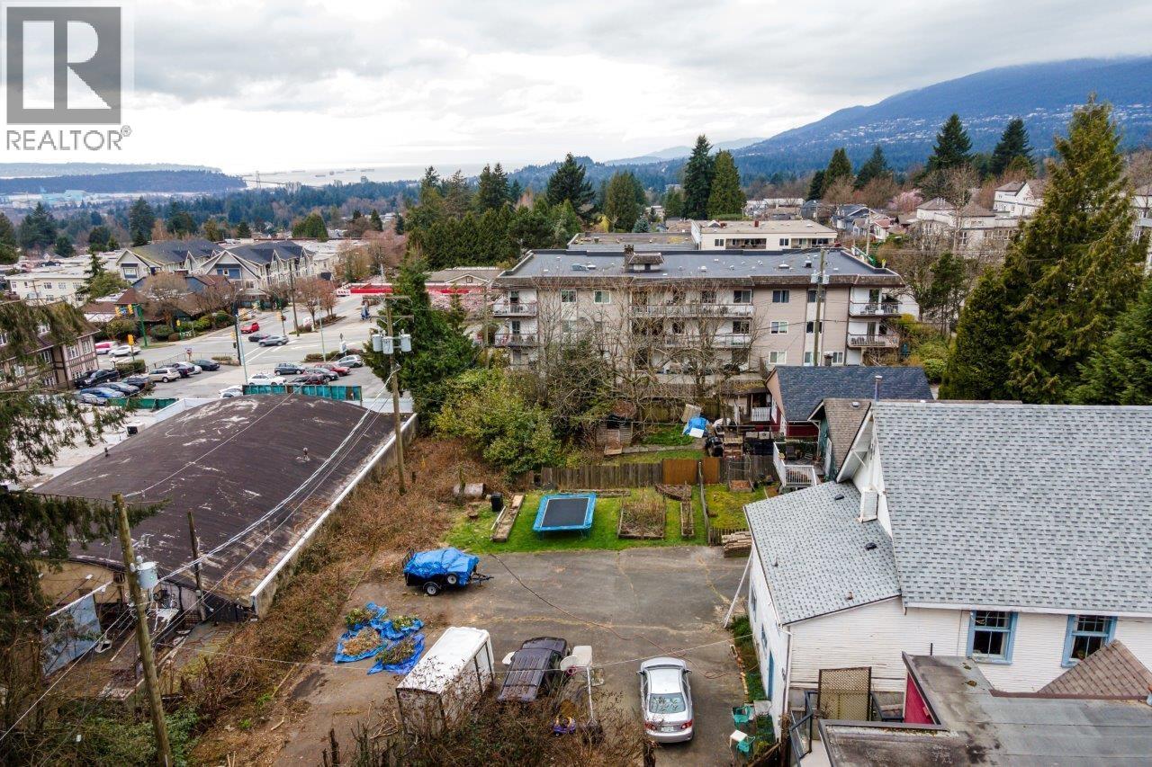 131 E Kings Road, North Vancouver, British Columbia  V7N 1H4 - Photo 2 - R3097196