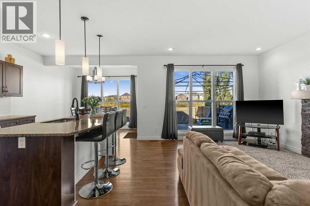 195 Hillcrest Circle Sw, Airdrie, Alberta  T4B 0Y6 - Photo 4 - A2275025