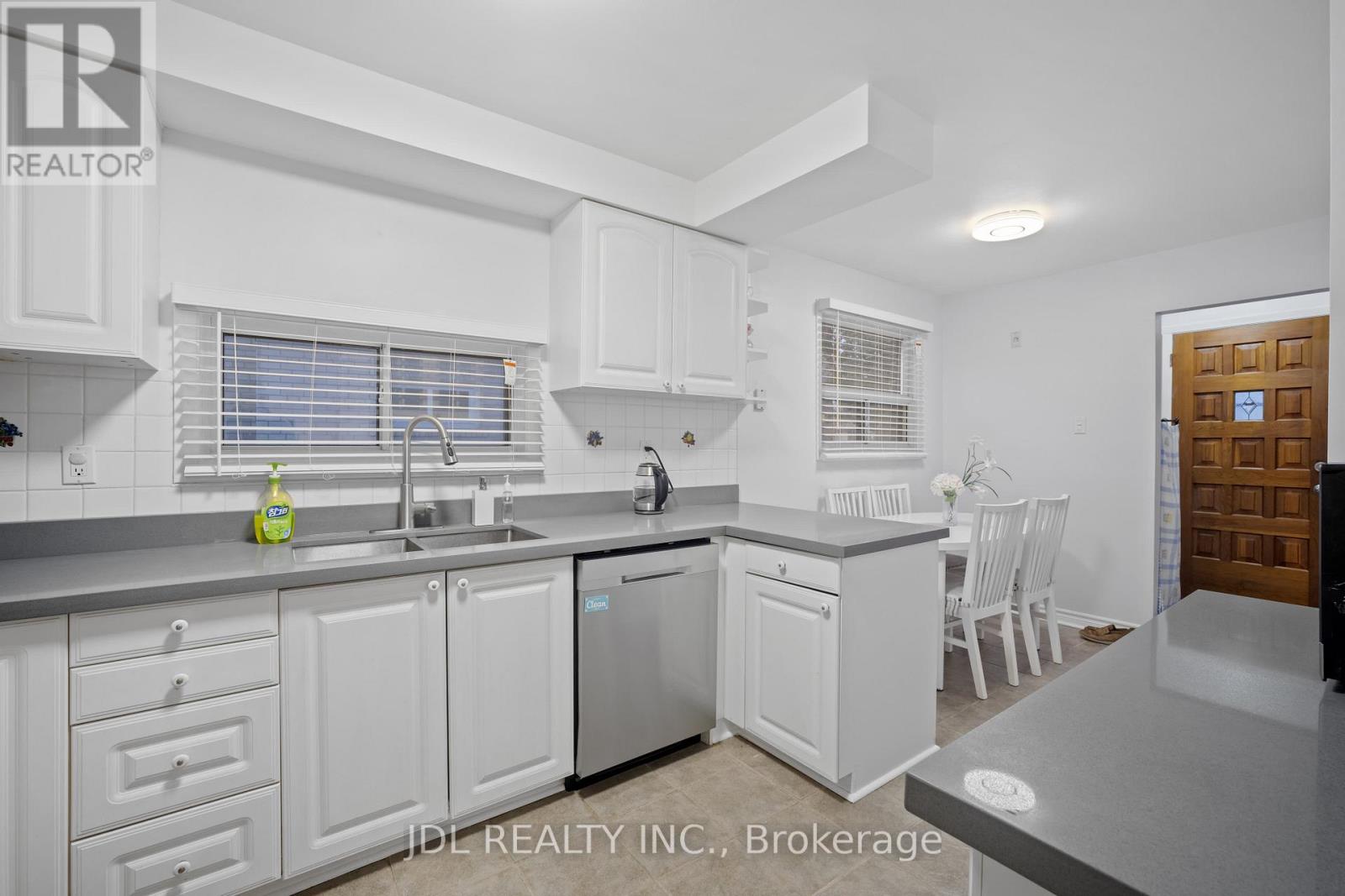 4 Lowbank Court, Toronto, Ontario  M2M 3A4 - Photo 10 - C12857404