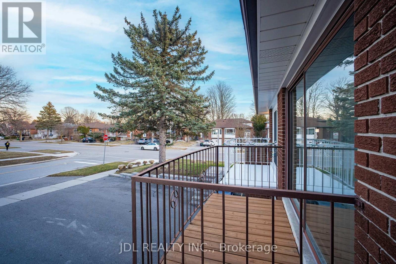 4 Lowbank Court, Toronto, Ontario  M2M 3A4 - Photo 3 - C12857404