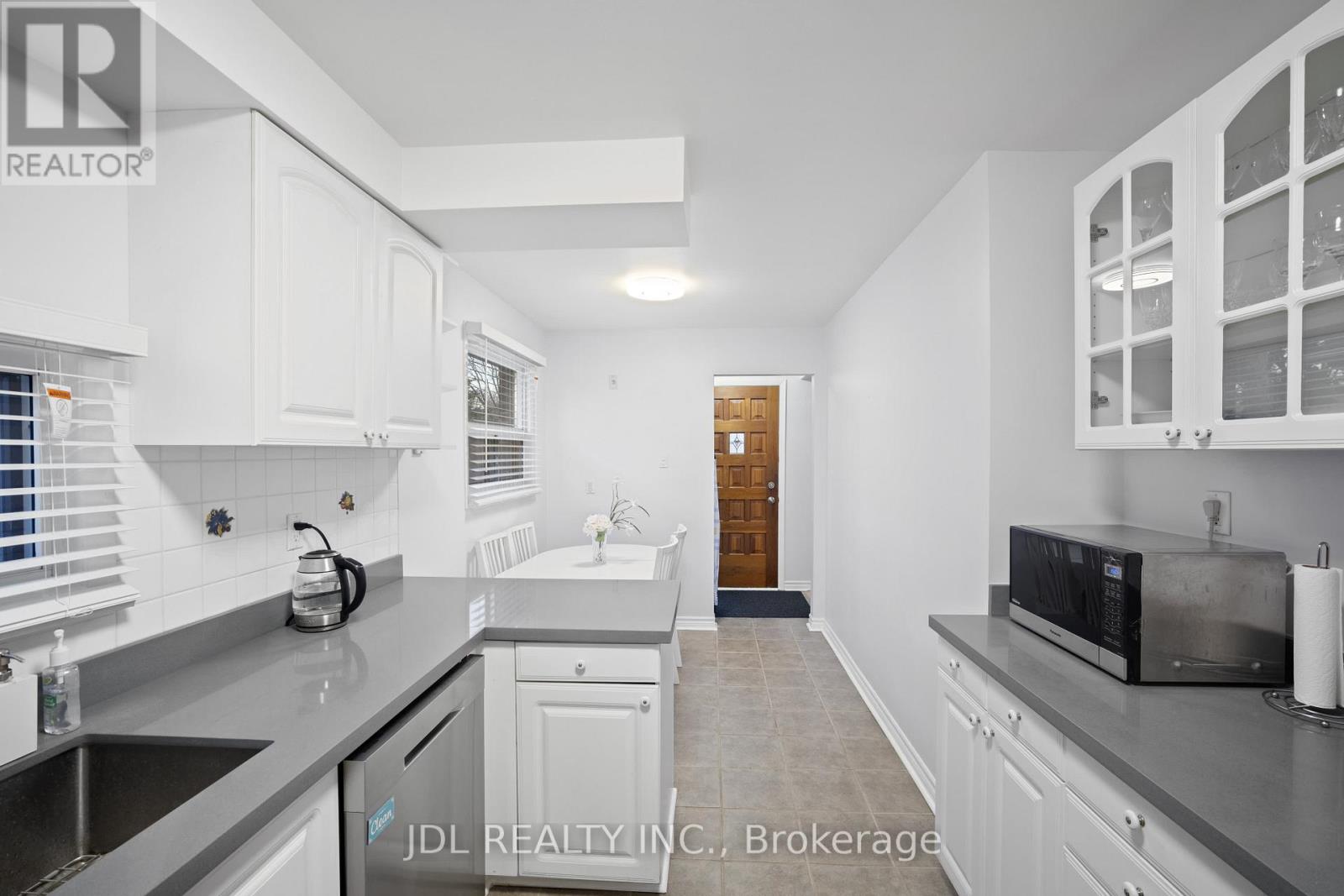 4 Lowbank Court, Toronto, Ontario  M2M 3A4 - Photo 8 - C12857404