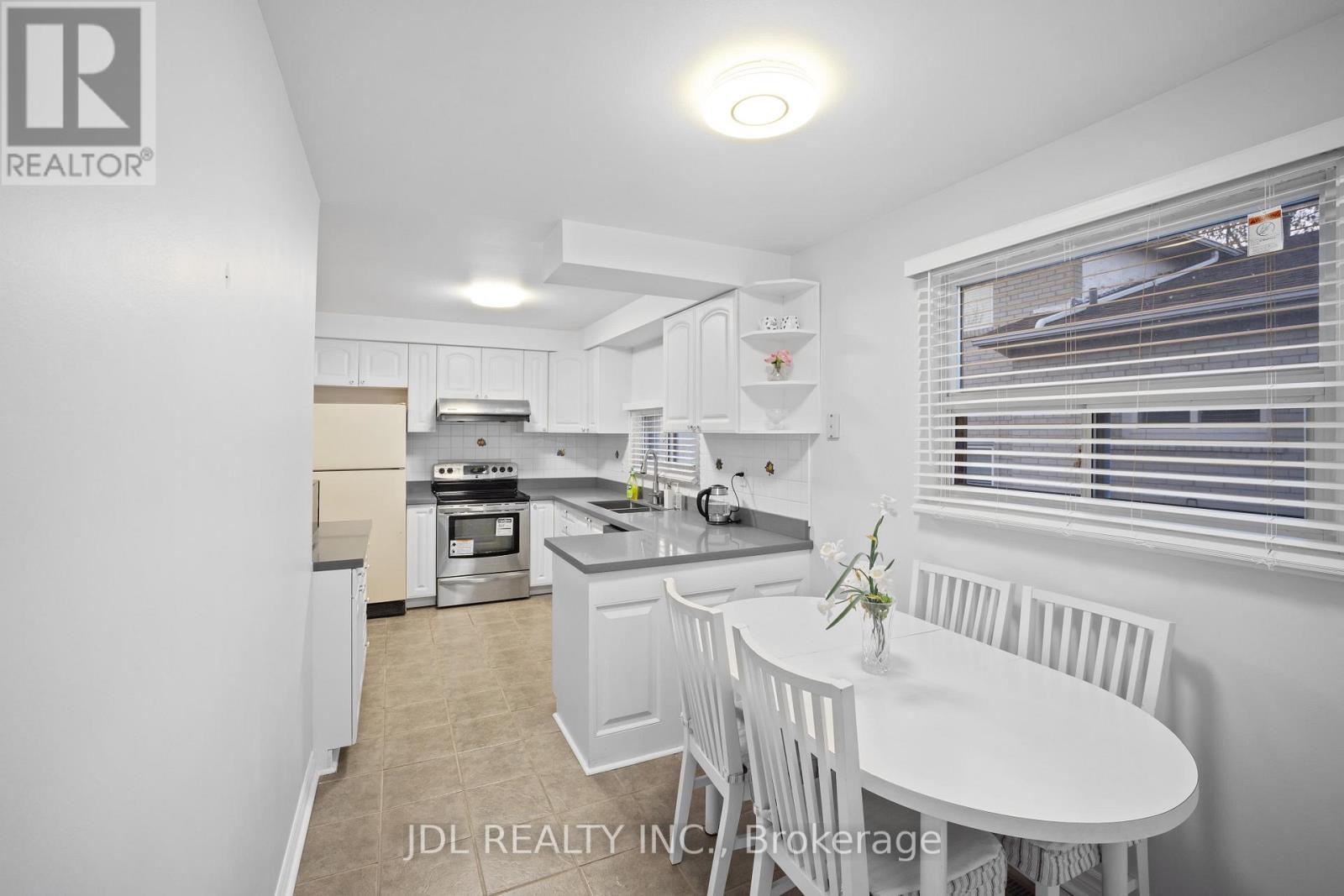 4 Lowbank Court, Toronto, Ontario  M2M 3A4 - Photo 9 - C12857404