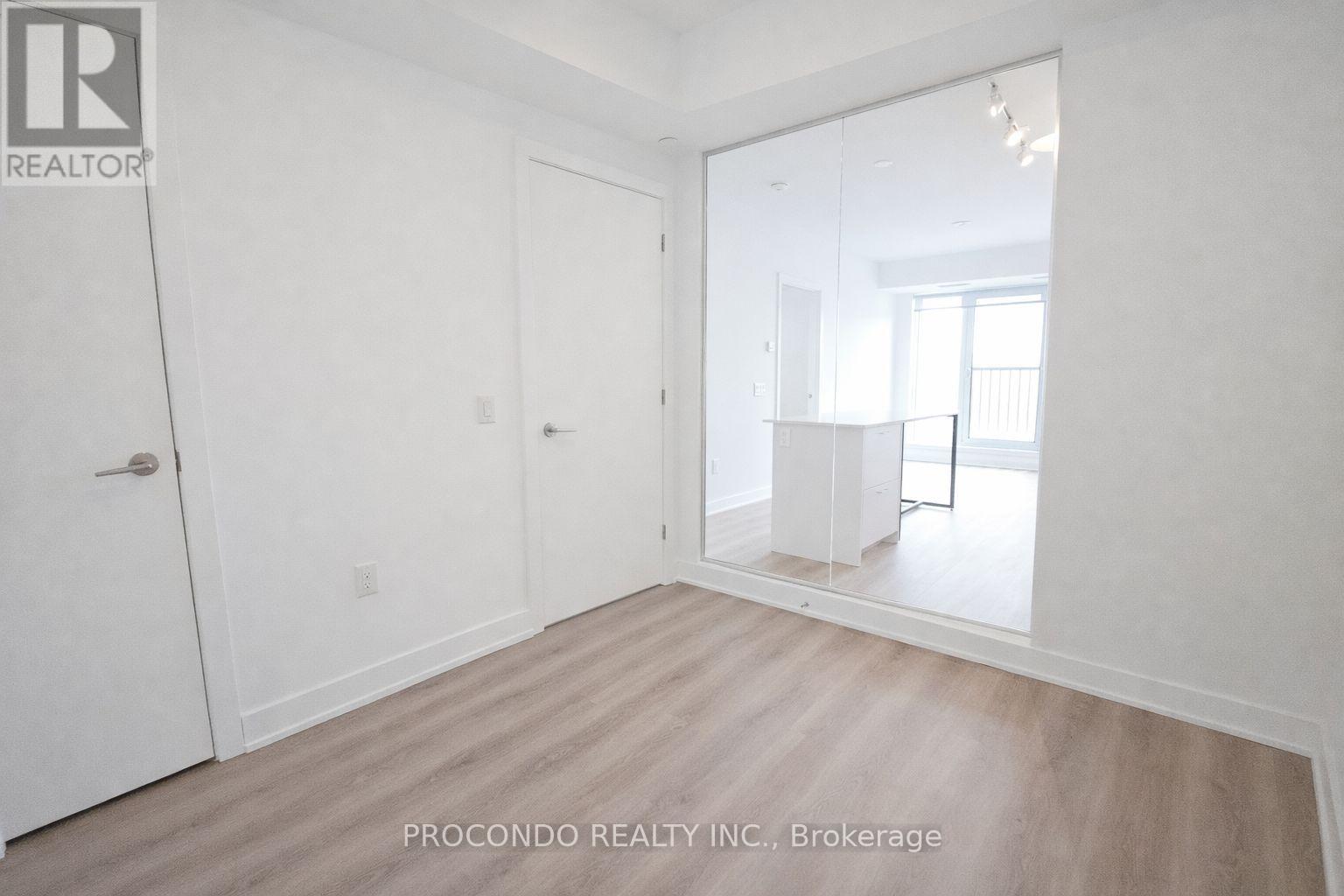 30 Dreamers Way, Toronto, Ontario  M5A 0Y7 - Photo 11 - C12857414