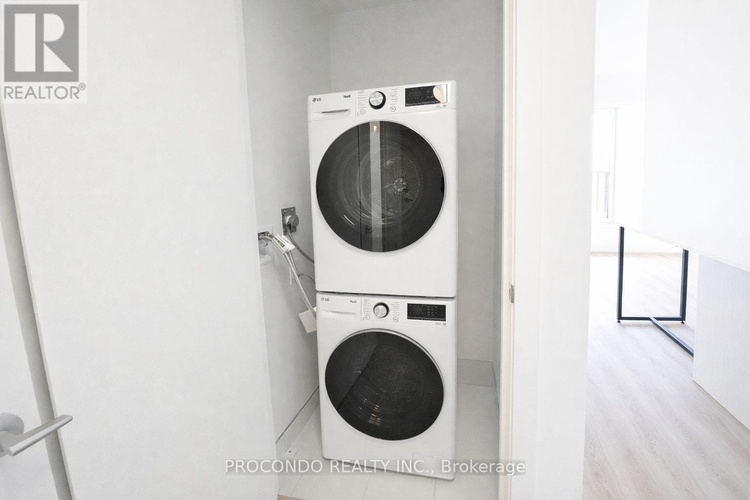 30 Dreamers Way, Toronto, Ontario  M5A 0Y7 - Photo 14 - C12857414