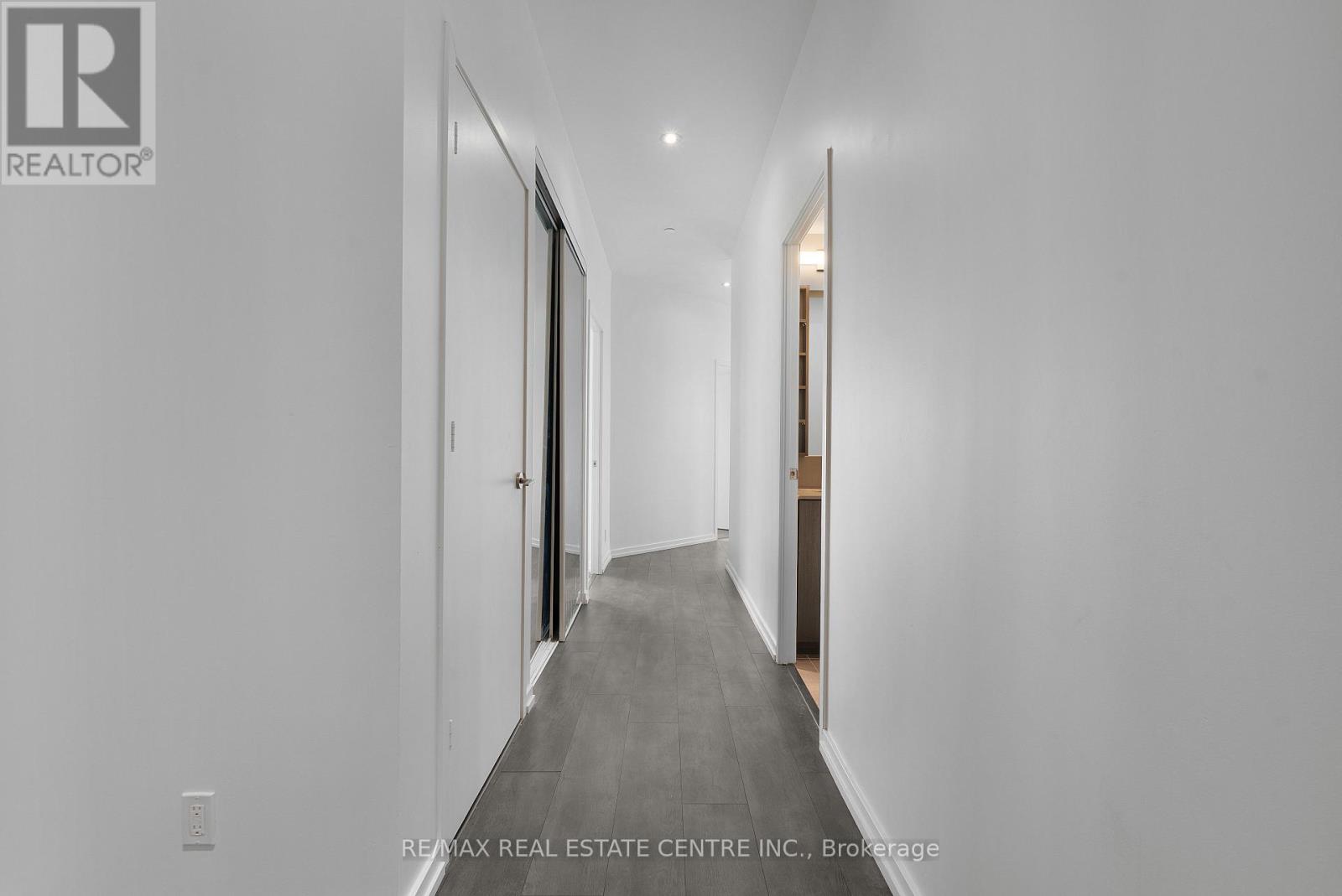 310 - 1000 Portage Parkway, Vaughan, Ontario  L4K 0L1 - Photo 5 - N12857400