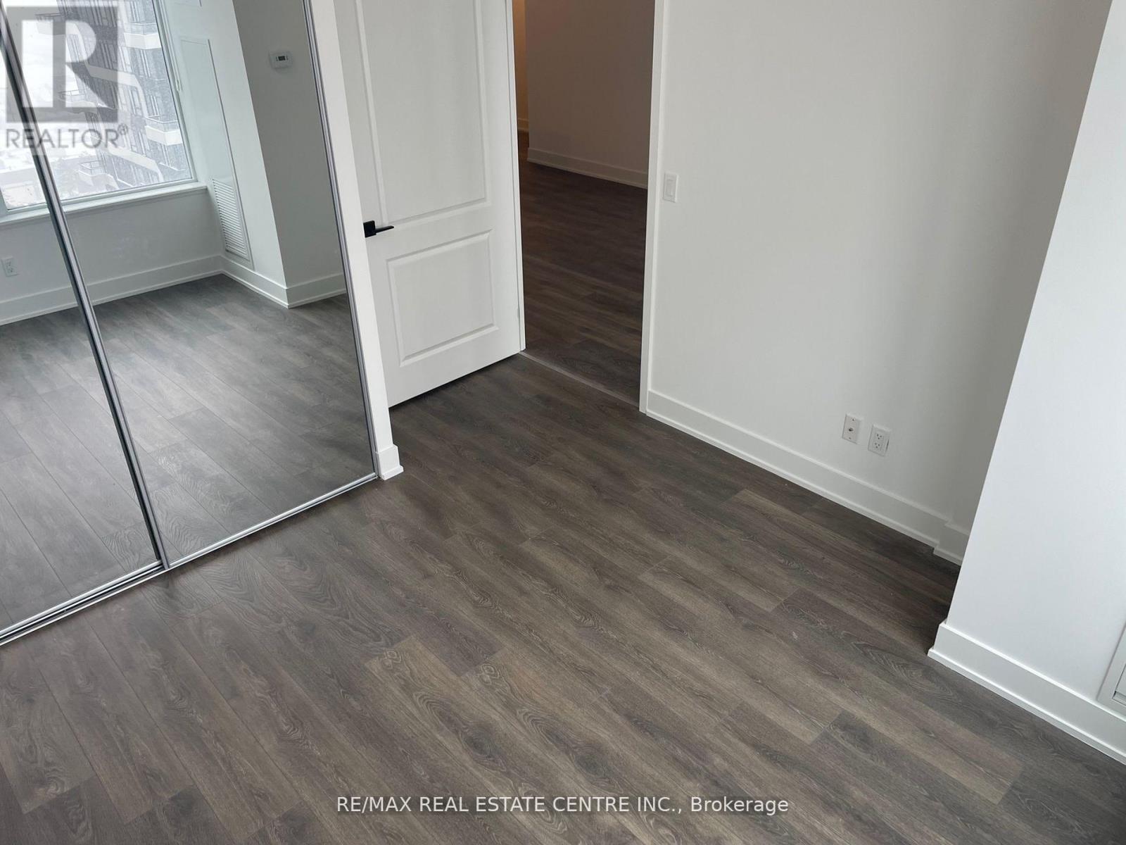 1320 - 2489 Taunton Road, Oakville, Ontario  L6H 3R9 - Photo 6 - W12857402