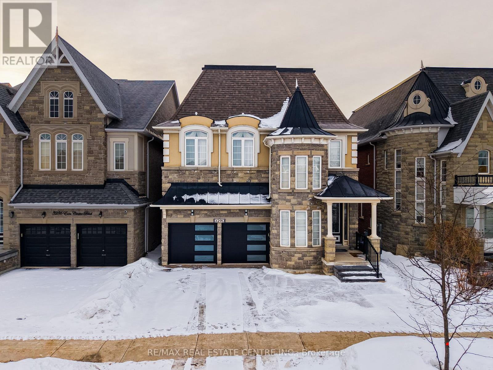 3290 ERIN CENTRE BOULEVARD, Mississauga, Ontario