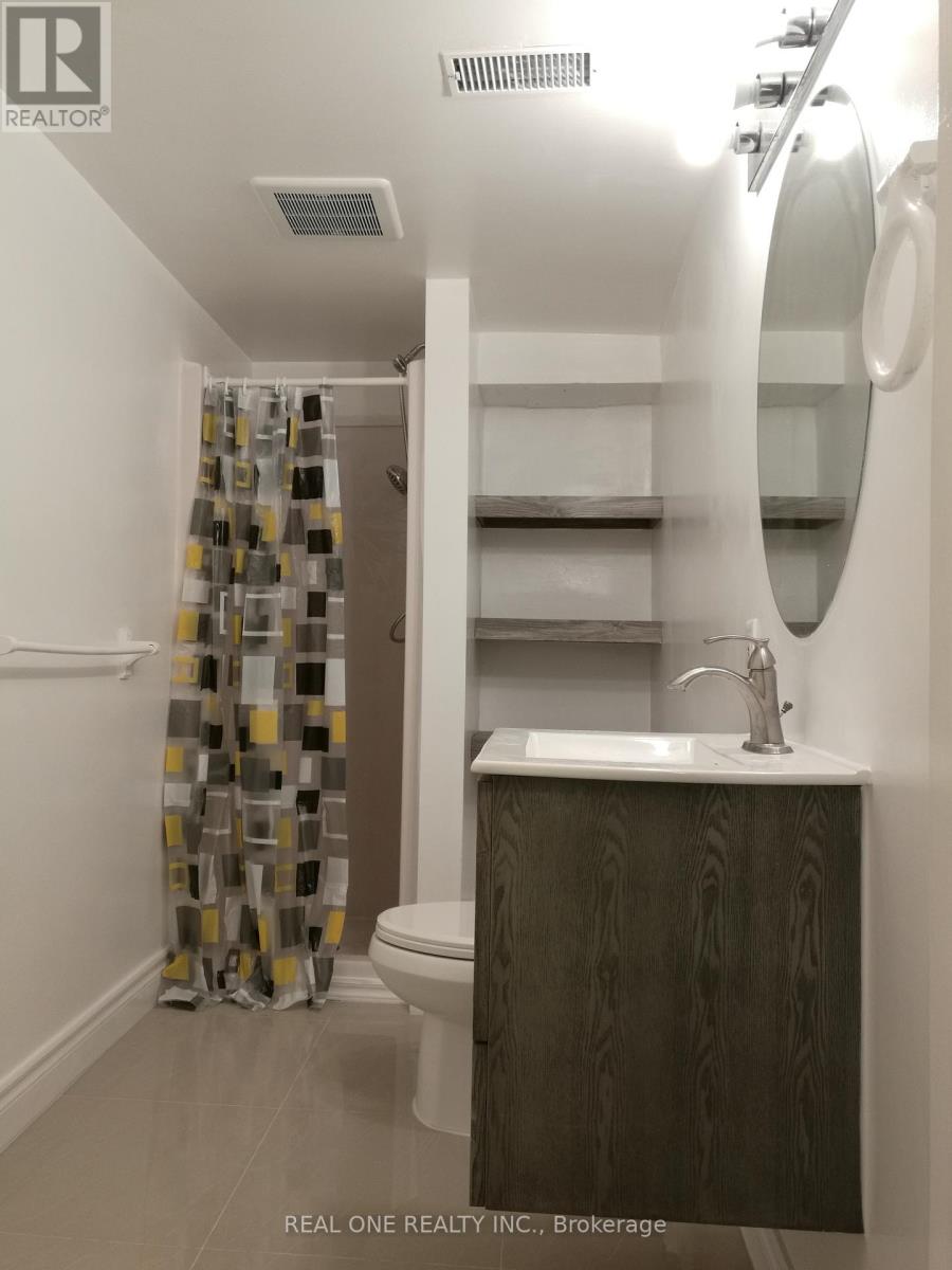 349 Browndale Crescent, Richmond Hill, Ontario  L4C 3J3 - Photo 10 - N12857356