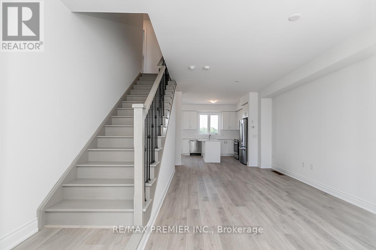 57 Union Boulevard, Wasaga Beach, Ontario  L9Z 0M2 - Photo 3 - S12757132