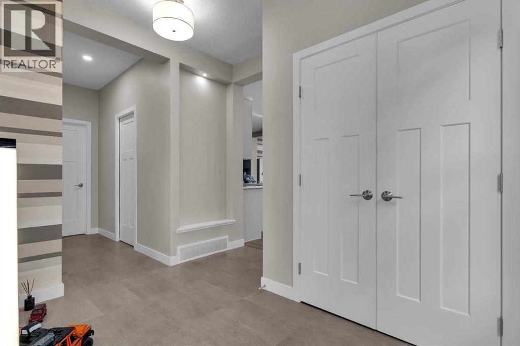 29 Magnolia Terrace Se, Calgary, Alberta  T3M 2X3 - Photo 5 - A2287104