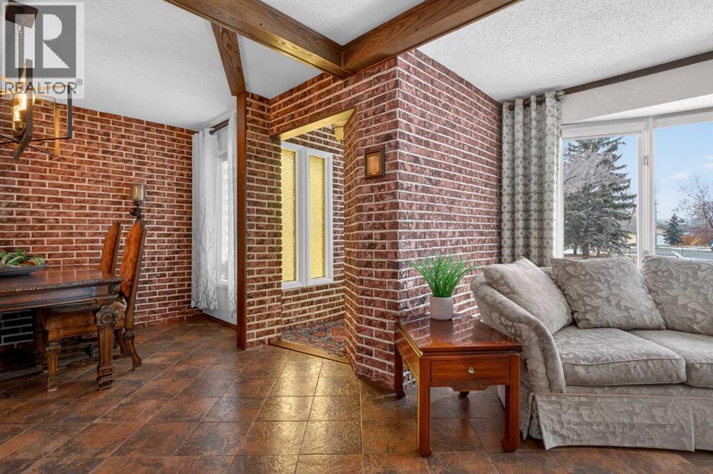 19 Beaupre Crescent Nw, Calgary, Alberta  T3B 2S9 - Photo 4 - A2290158