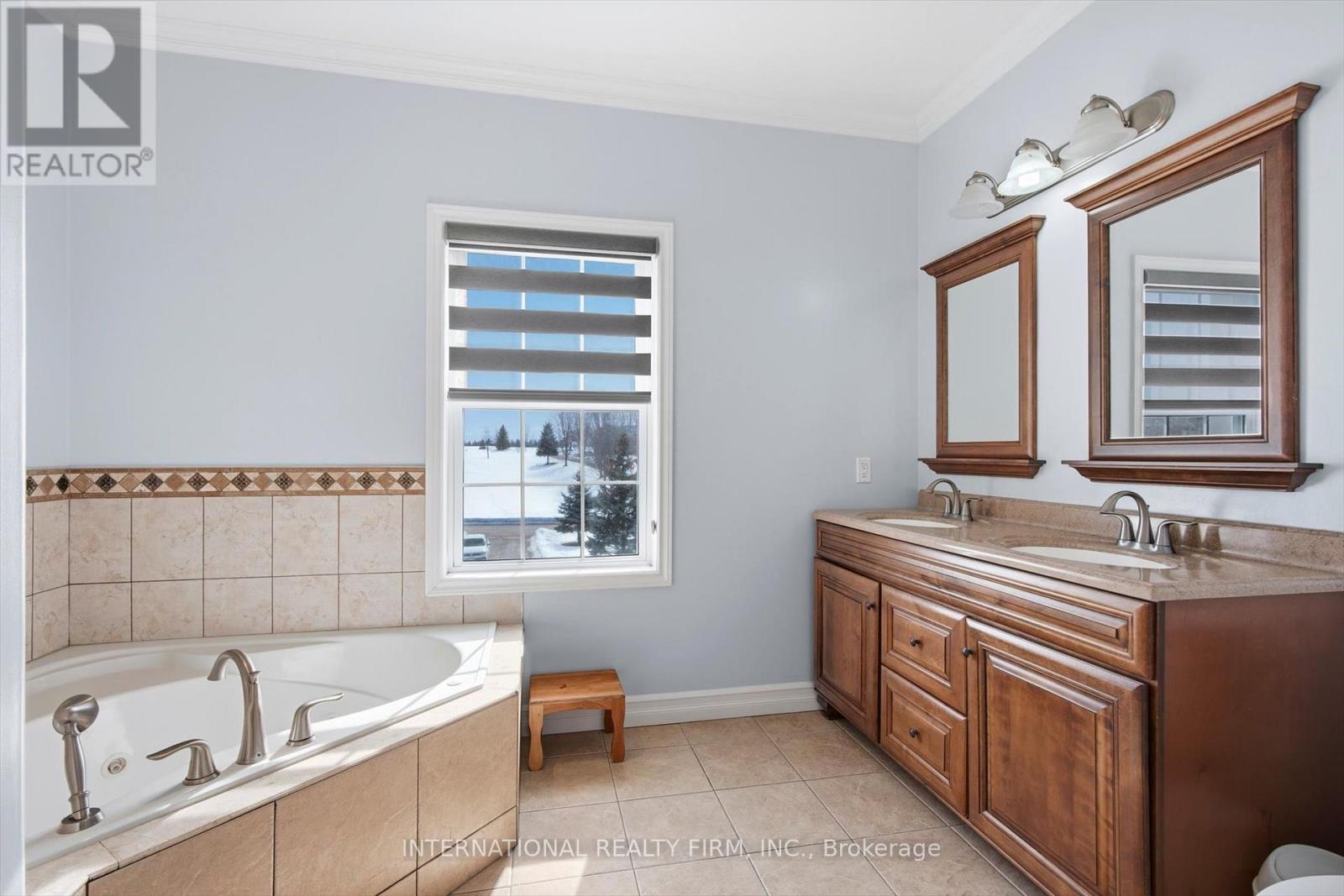 130 Andrews Drive, Bradford West Gwillimbury, Ontario  L0G 1A0 - Photo 41 - N12837738