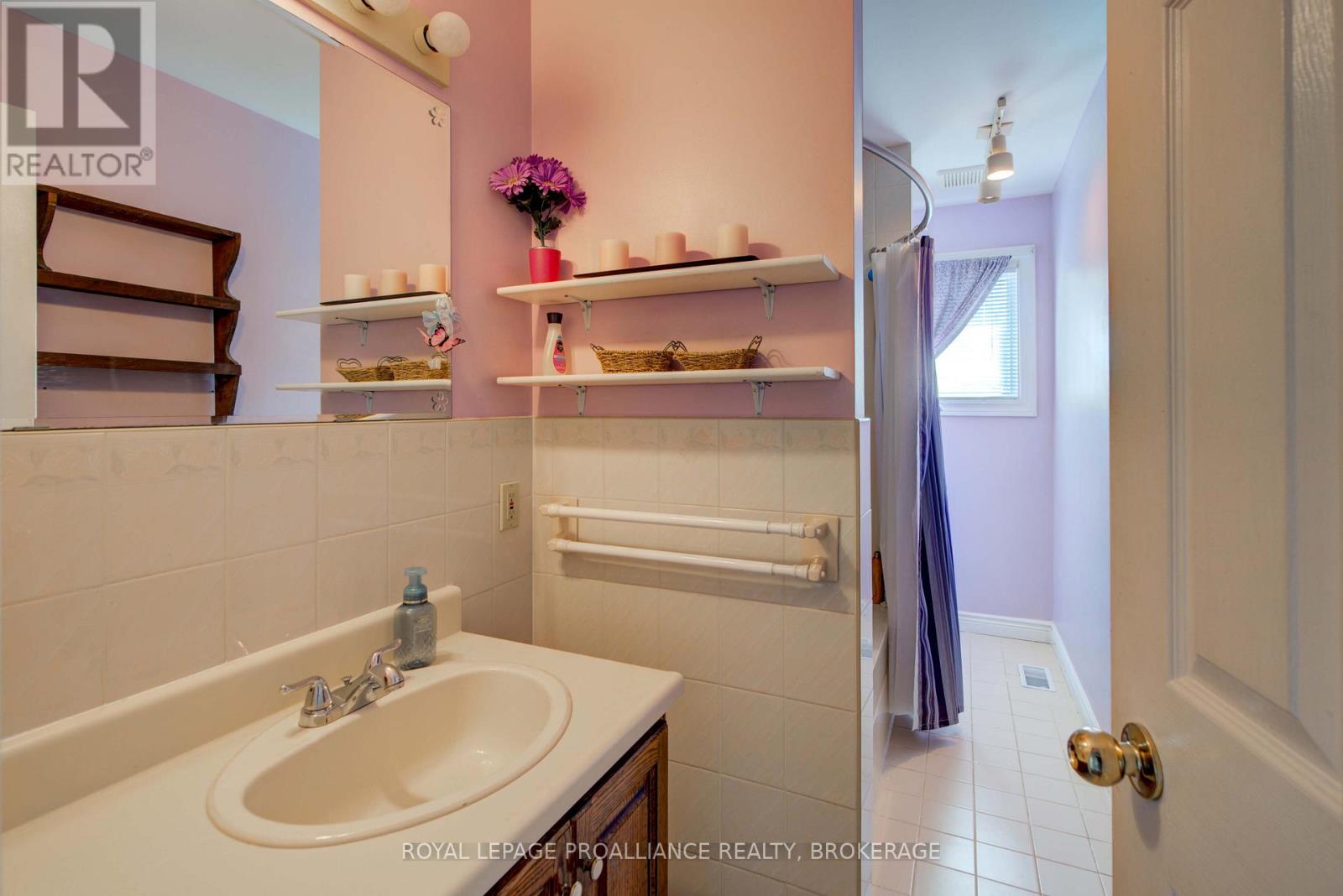 605 Fernmoor Drive, Kingston (East Gardiners Rd), Ontario  K7M 8K5 - Photo 23 - X12850970