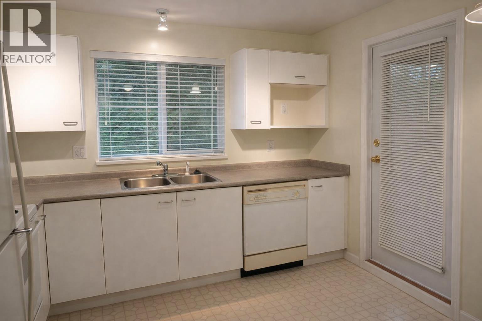 215 1242 Town Centre Boulevard, Coquitlam, British Columbia  V3B 7R6 - Photo 4 - R3097198