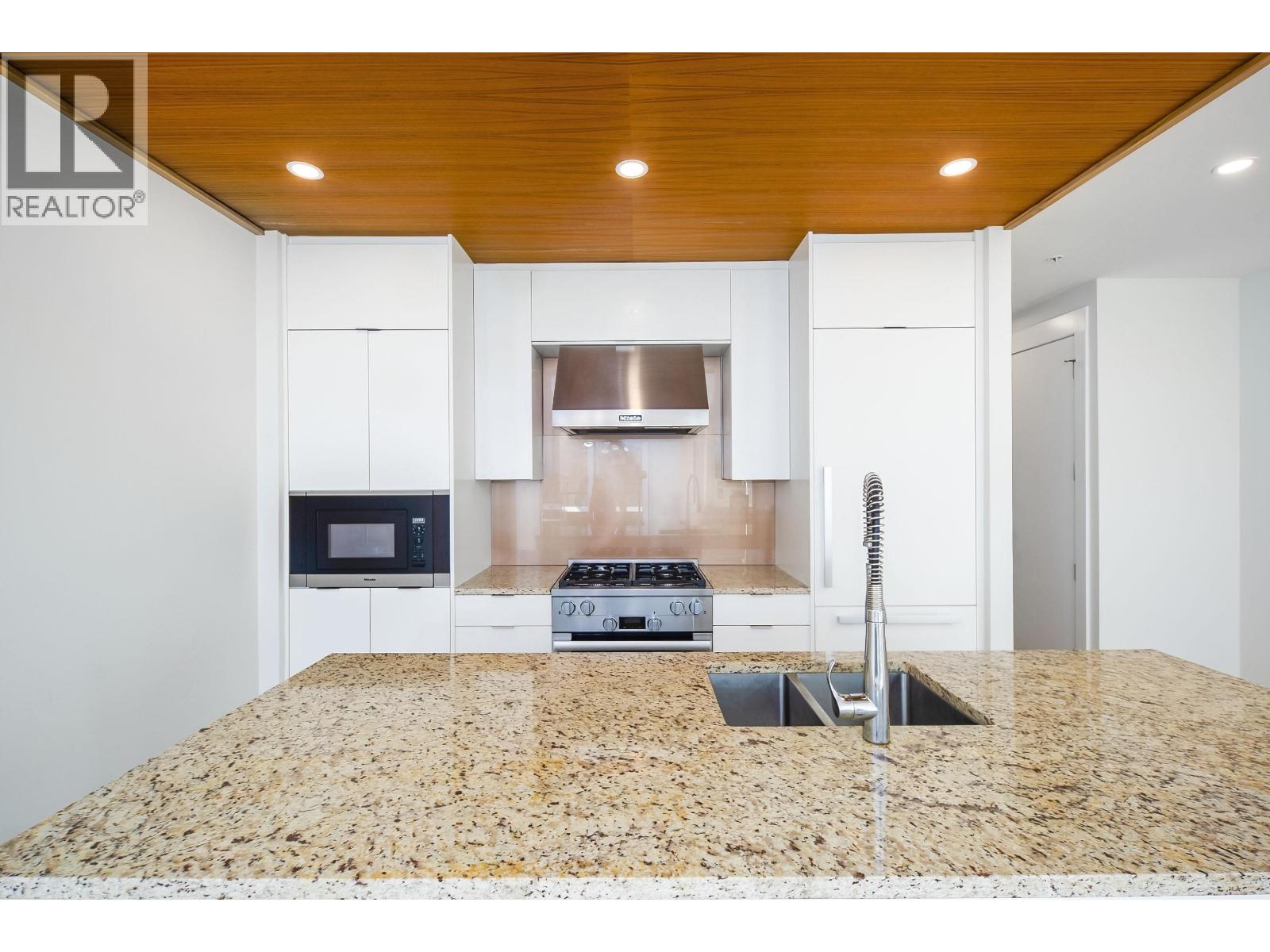 406 6687 NELSON AVENUE, Vancouver, British Columbia