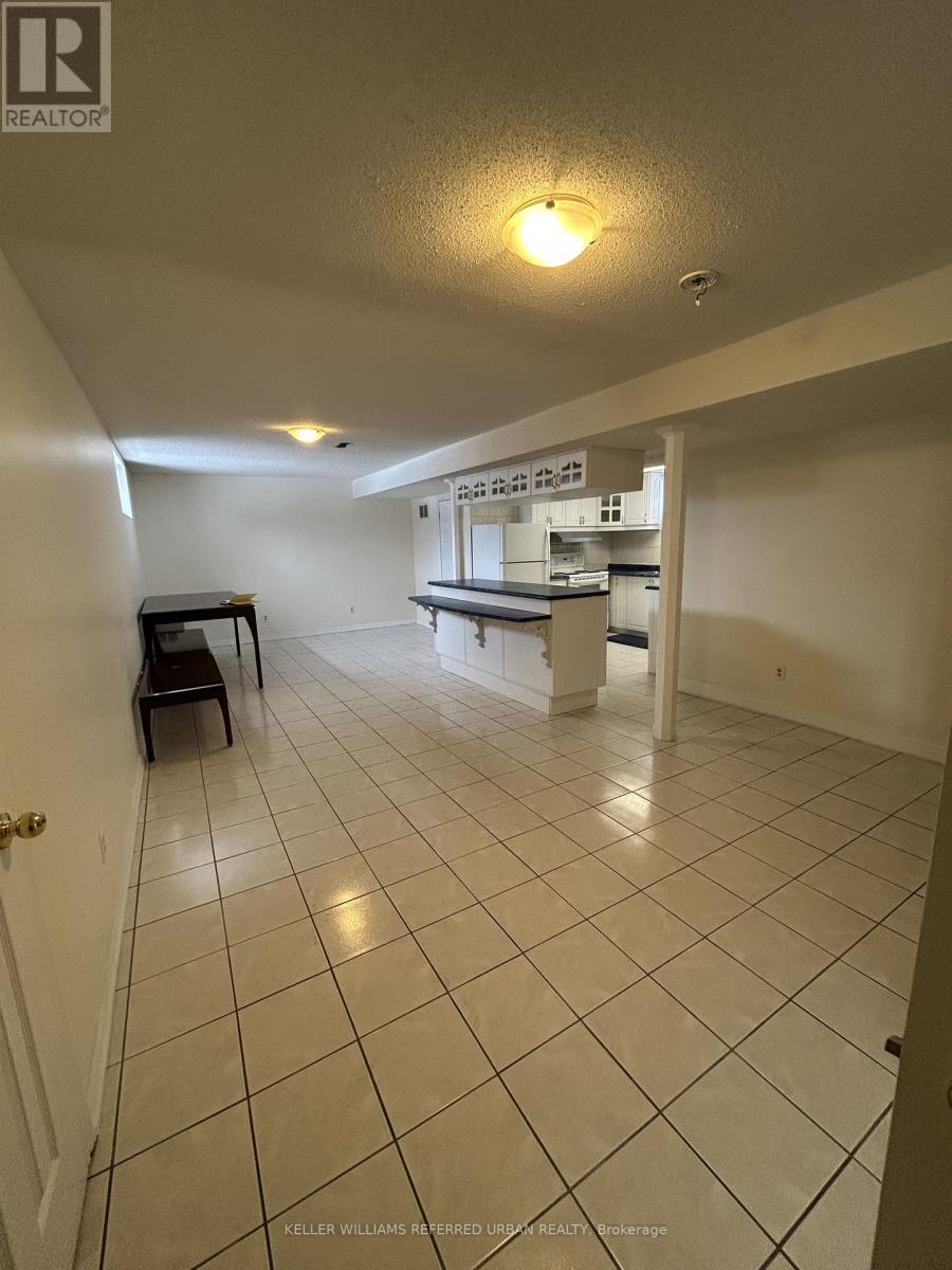 Lower - 8114 Torbram Road, Brampton, Ontario  L6T 4K6 - Photo 4 - W12857446