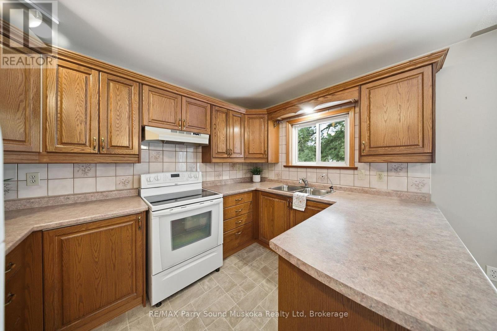 47 Lake Forest Drive, Mcdougall, Ontario  P2A 2W9 - Photo 9 - X12857464