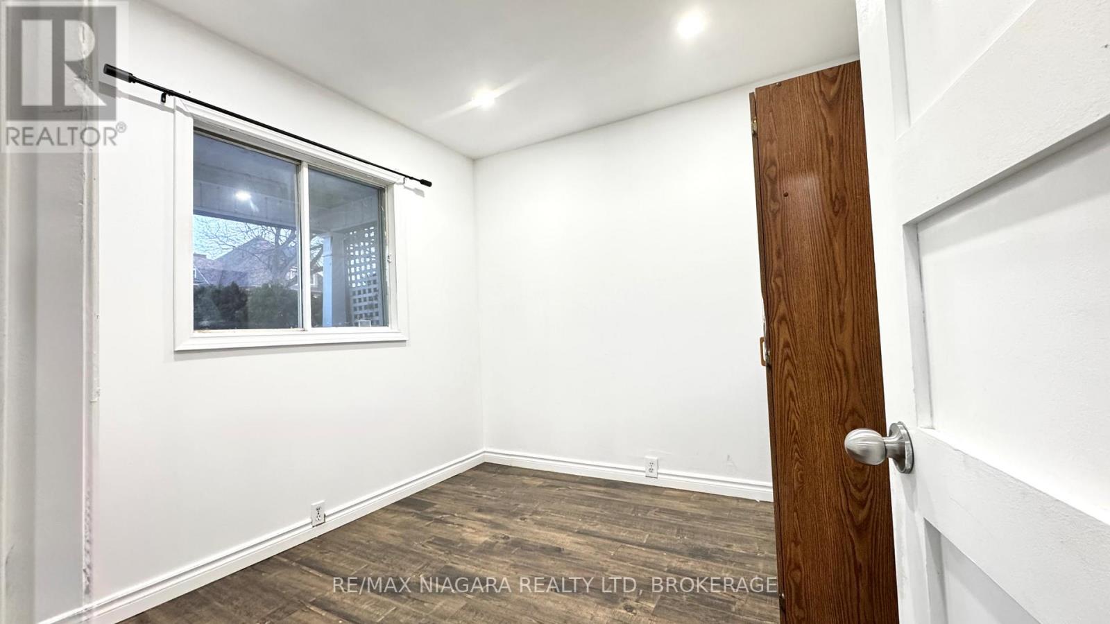 Upper - 5171 Mcglashan Crescent, Niagara Falls, Ontario  L2E 3X2 - Photo 9 - X12857468