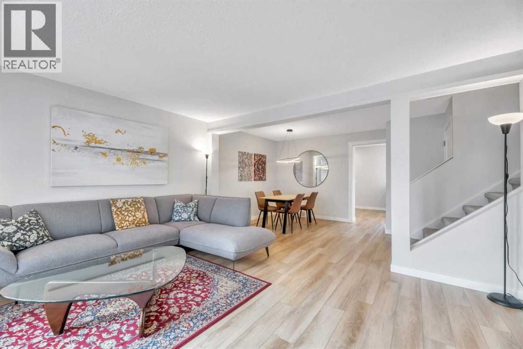 56 Woodglen Court Sw, Calgary, Alberta  T2W 4K3 - Photo 6 - A2286720