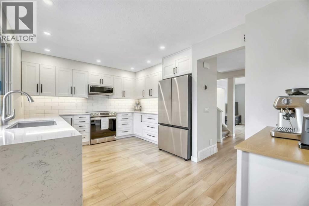 56 Woodglen Court Sw, Calgary, Alberta  T2W 4K3 - Photo 1 - A2286720