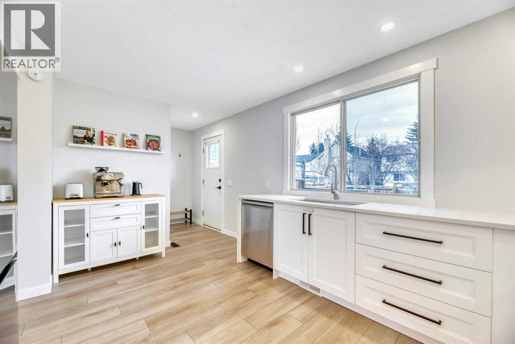 56 Woodglen Court Sw, Calgary, Alberta  T2W 4K3 - Photo 17 - A2286720