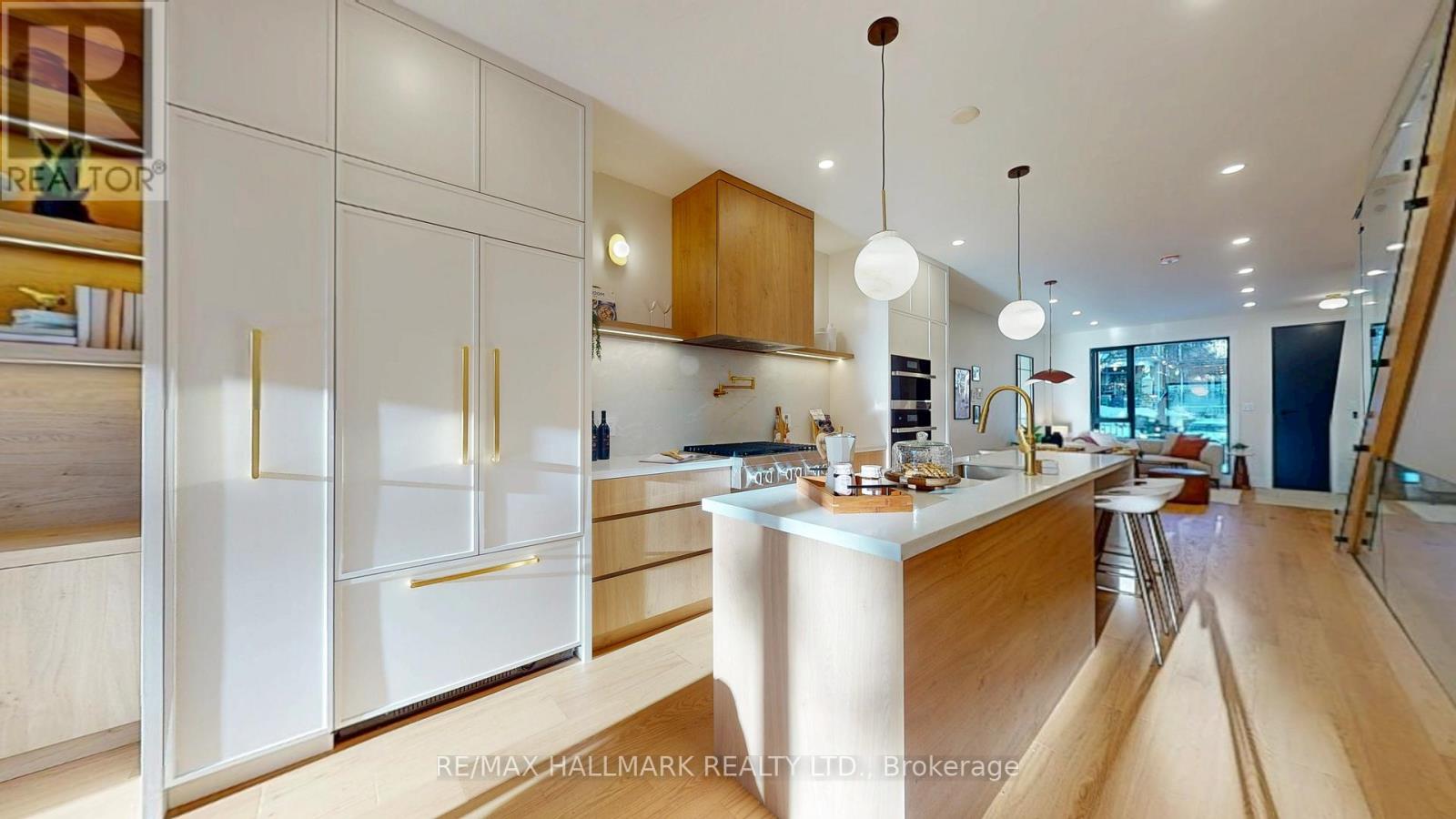 290 Waverley Road, Toronto, Ontario  M4L 3T6 - Photo 8 - E12857456