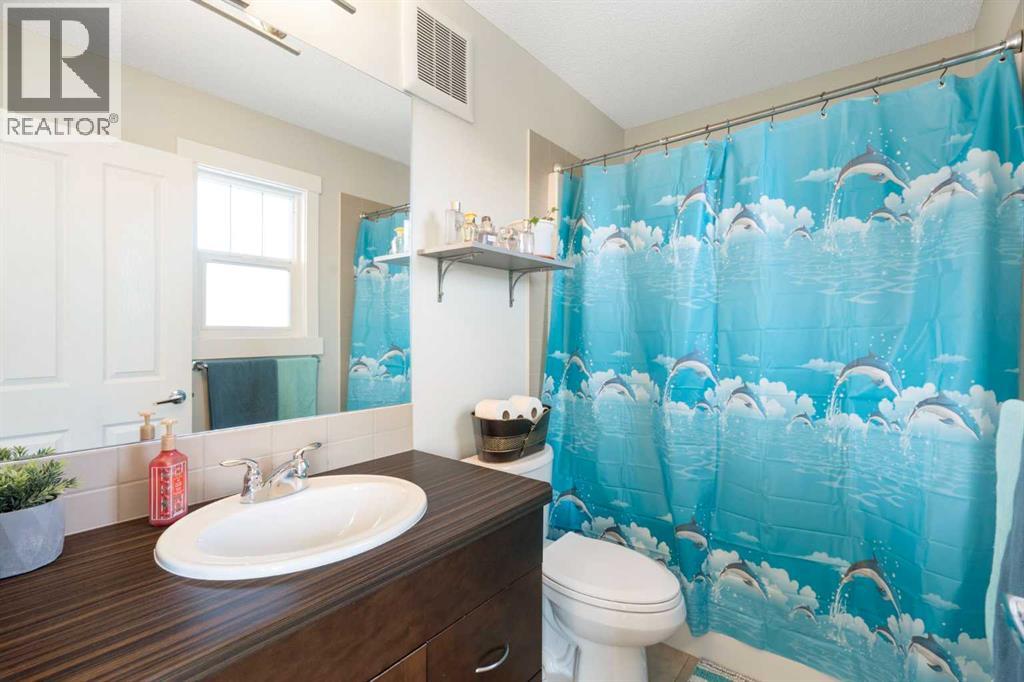 286 Fireside Place, Cochrane, Alberta  T4C 0R5 - Photo 10 - A2285845