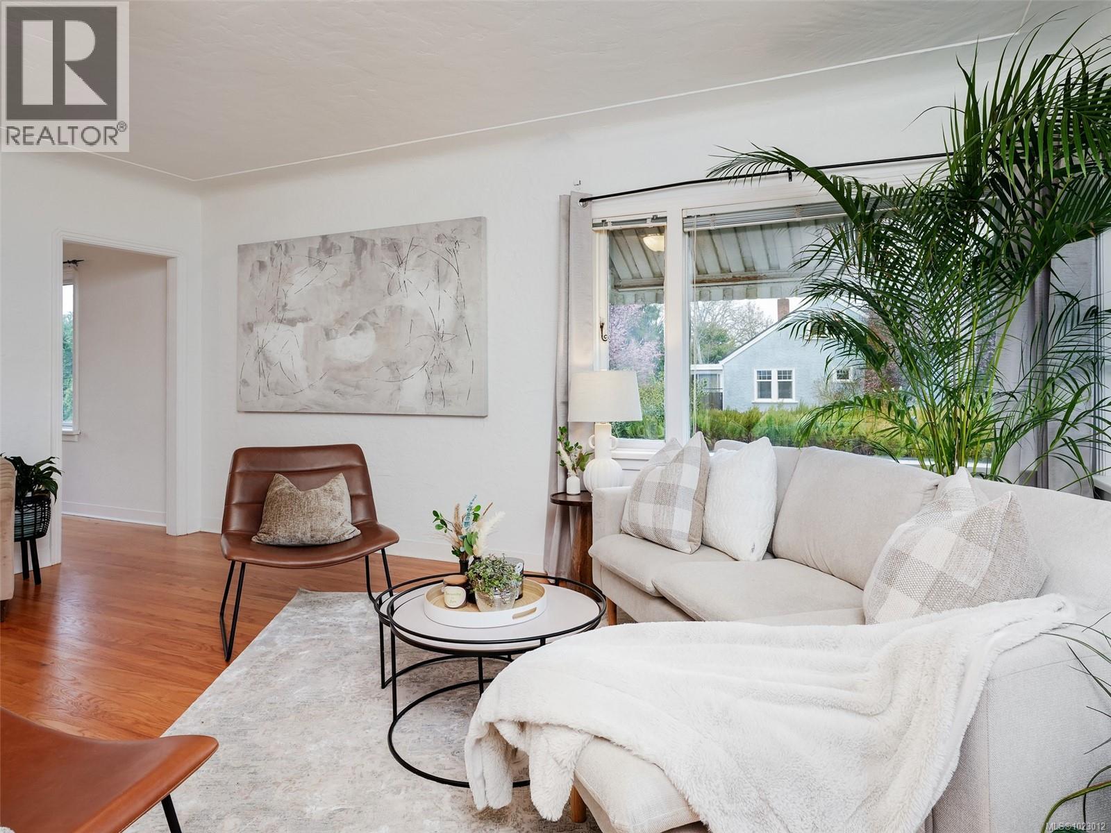 2659 Cadboro Bay Rd, Oak Bay, British Columbia  V8R 5J6 - Photo 2 - 1023012