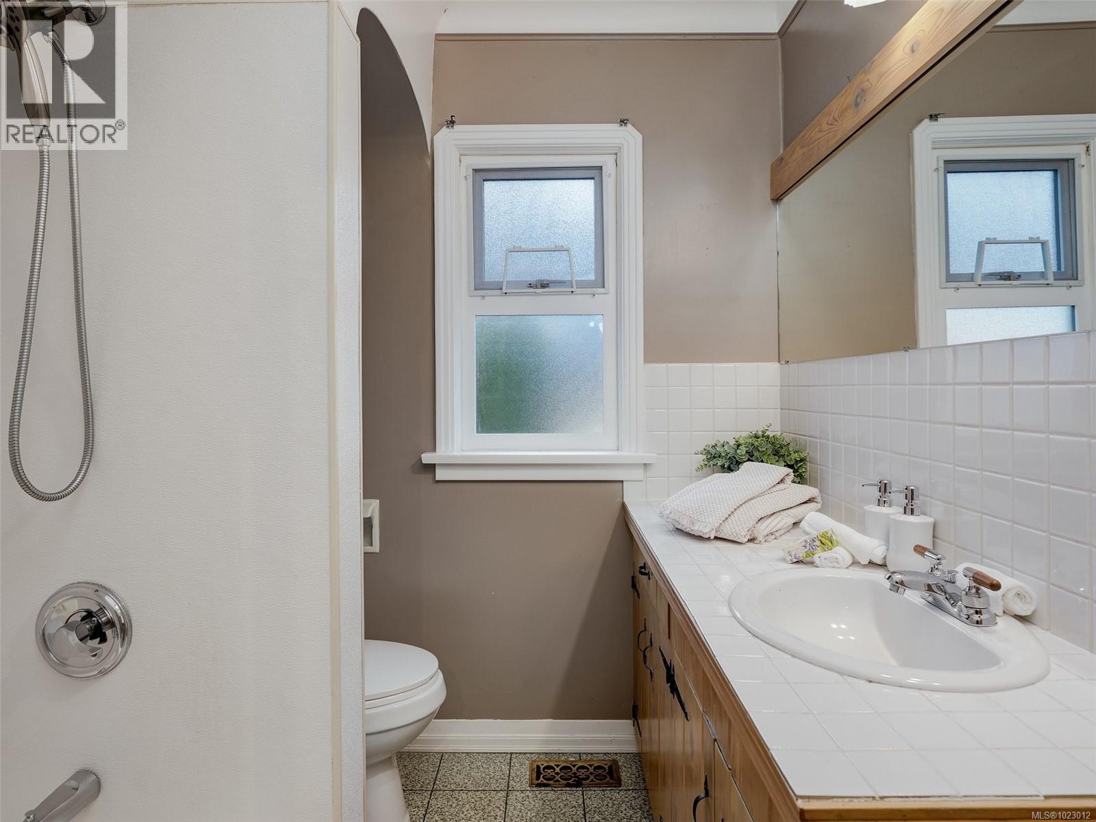 2659 Cadboro Bay Rd, Oak Bay, British Columbia  V8R 5J6 - Photo 16 - 1023012