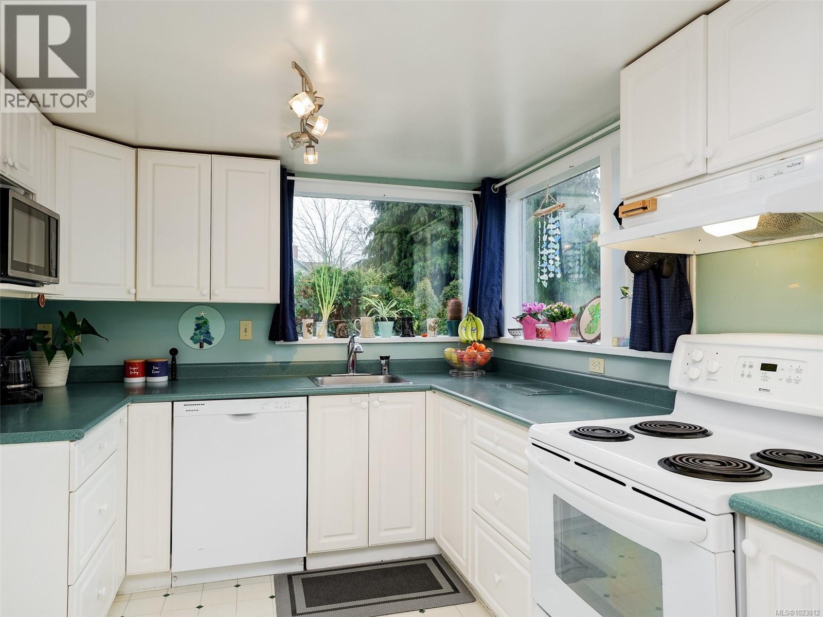 2659 Cadboro Bay Rd, Oak Bay, British Columbia  V8R 5J6 - Photo 13 - 1023012