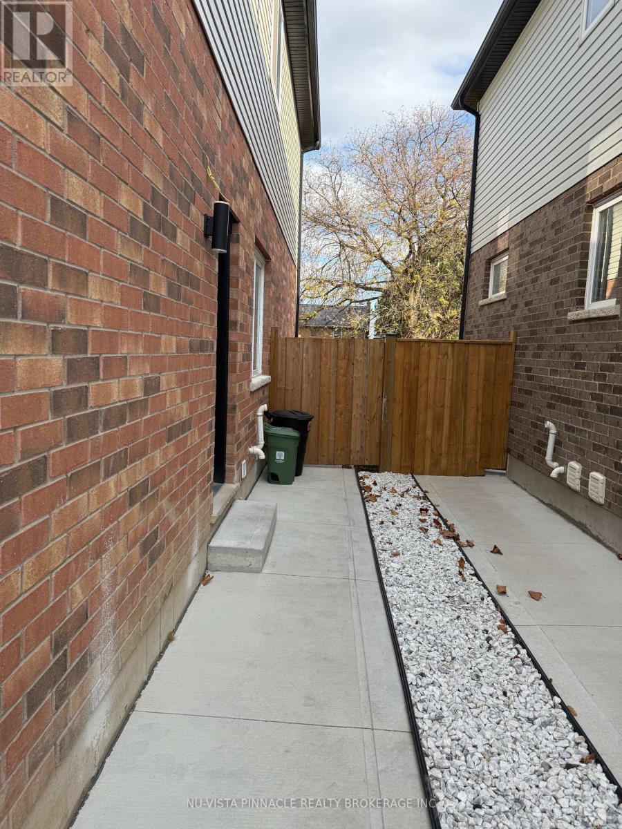 2985 Petty Rd. (Upper Level), London South, Ontario  N6L 0H1 - Photo 29 - X12857496