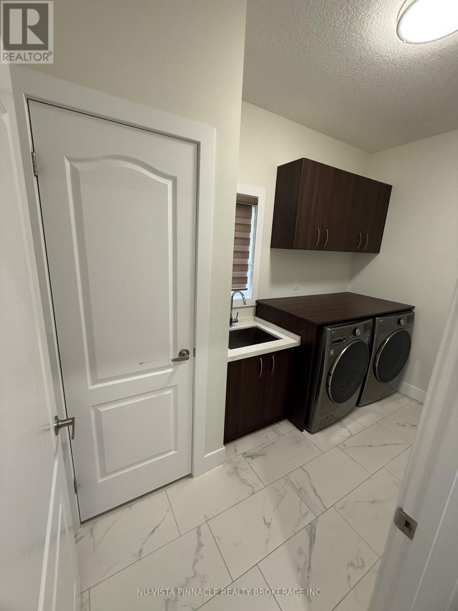 2985 Petty Rd. (Upper Level), London South, Ontario  N6L 0H1 - Photo 7 - X12857496