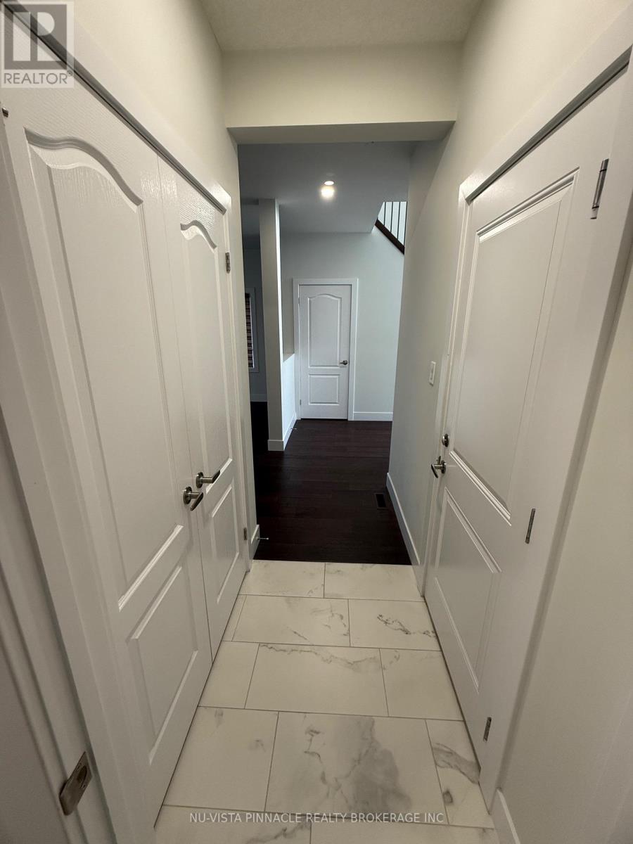 2985 Petty Rd. (Upper Level), London South, Ontario  N6L 0H1 - Photo 8 - X12857496